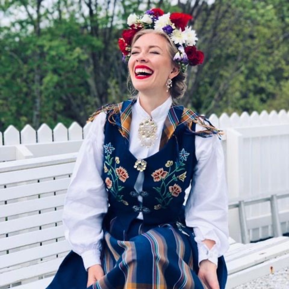 Meet your Posher, Emelin louisa